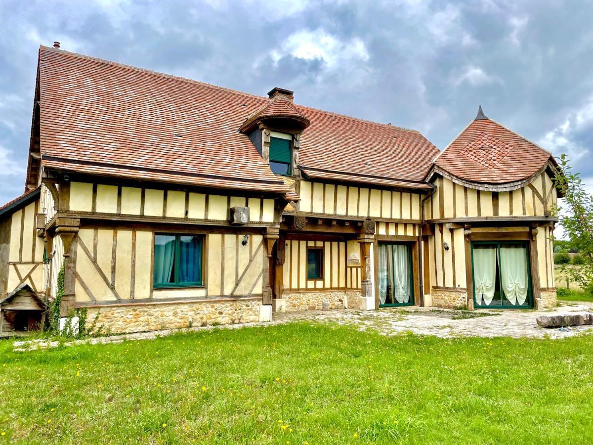 Bed and Breakfast Manoir Du Griffon Outille Exterior foto